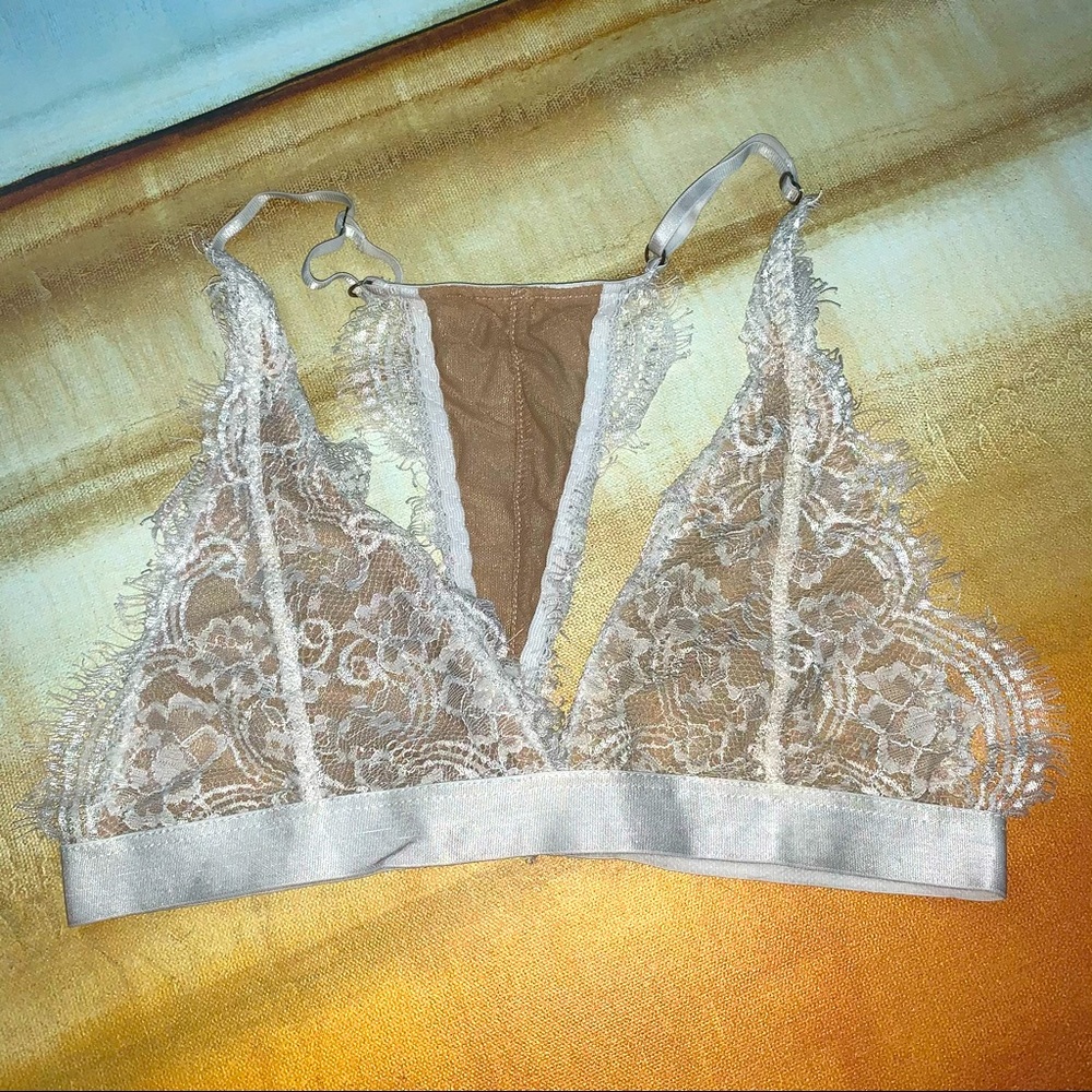 BRANDY MELVILLE LACE BRALET
